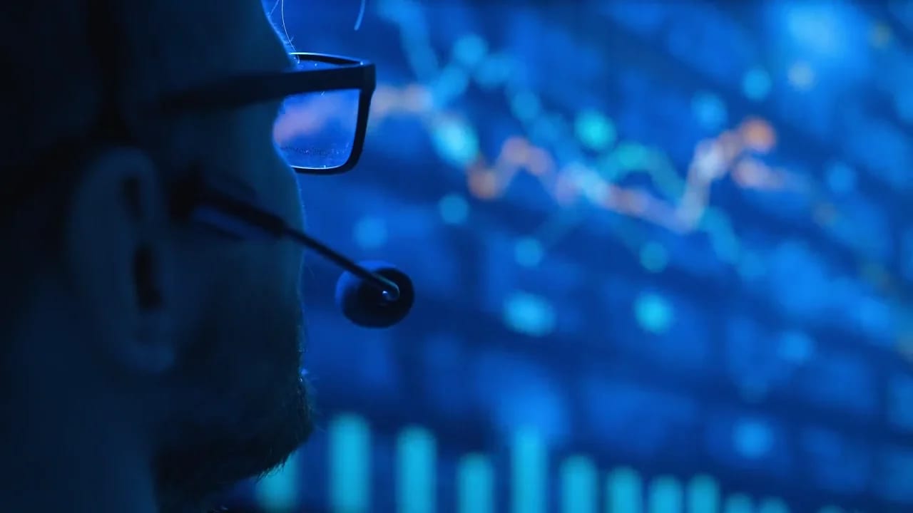 Mavi tonlarda reklam performans grafikleri — Google Ads reklam yönetimi hizmeti